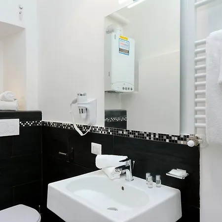 St. Peter Vatican House * רומא