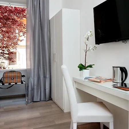 St. Peter Vatican House * רומא